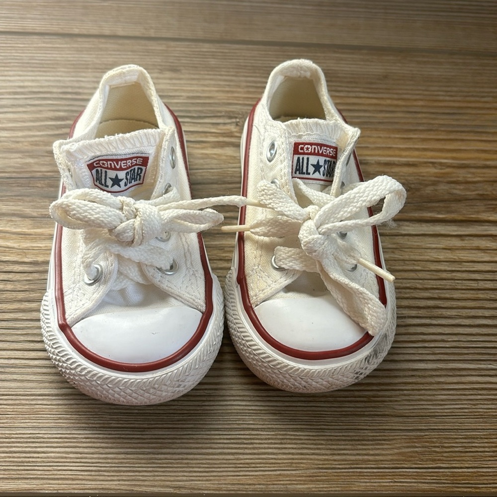 White converse size 4c